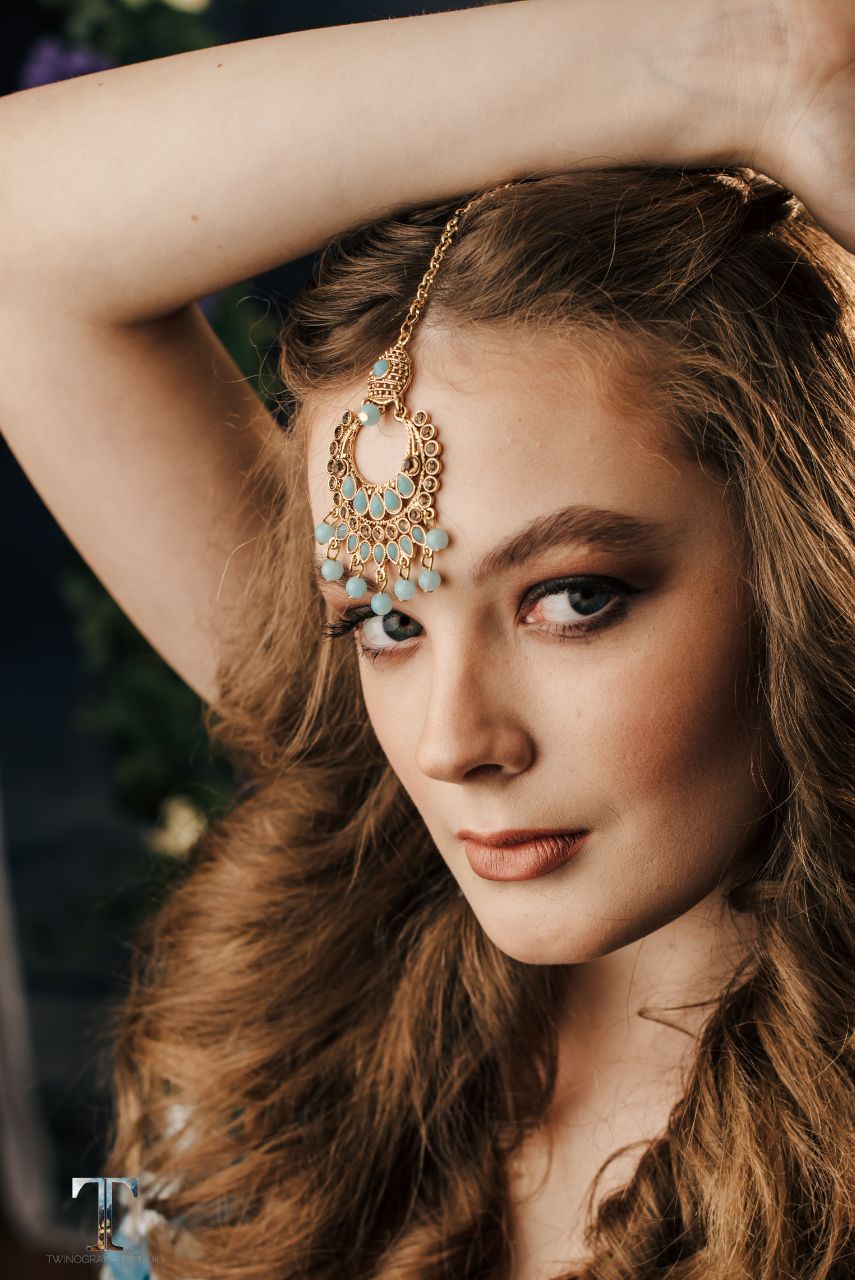 Professional makeup by YesMona Beauty — mobile bridal makeup team Vancouver